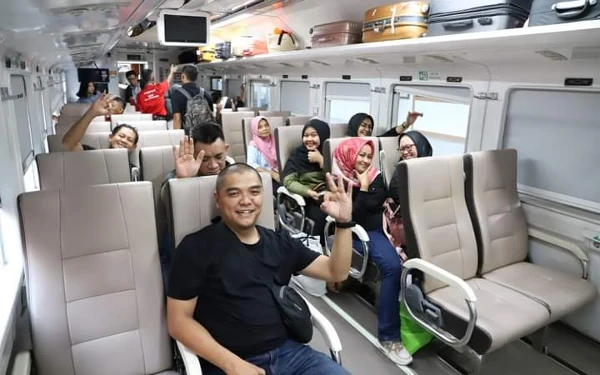 Foto Para penumpang Kereta Api bersiap berangkat (Foto: PT KAI)