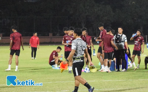 Foto Sebanyak 28 Skuat Timnas U-19 Indonesia ikut persiapan AFF di Lapangan Thor, Kamis (11/7/2024). (Foto: Khaesar/Ketik.co.id)