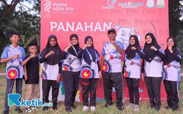 Foto Foto Bersama Pelatih dan Atlit Panahan Kab. Simeulue (Helman/Ketik.co.id)