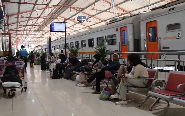 Foto Situasi stasiun Madiun saat masa libur sekolah /Kurniawan (foto : dok KAI)