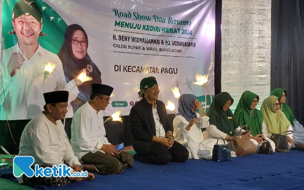 Foto Deny - Mudawamah saat Roadshow Doa Bersama Menuju Kediri Hebat' yang berlangsung di Dusun Kapurejo, Desa Pagu, Kecamatan Pagu, Kabupaten Kediri, Senin (15/7/2024) malam.  (foto : Aan/Ketik.co.id).