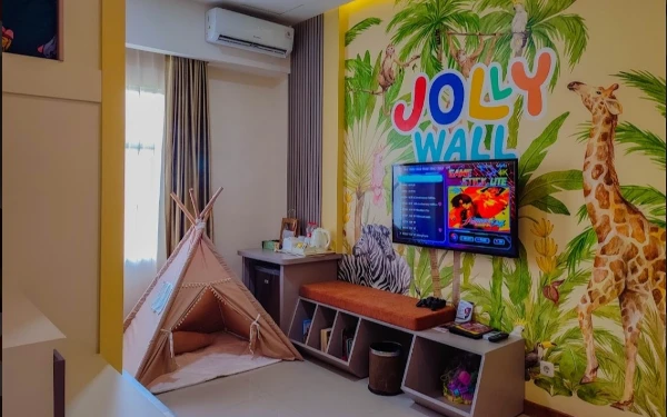 Foto Kamar Type Family dengan fasilitas game dan kamar yang ramah anak. (Foto: Dok. Luminor Banyuwangi)