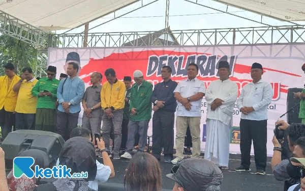 Foto Kurang lebih 400 orang menghadiri deklarasi dukungan KSB untuk Harda Kiswaya sebagai calon Bupati Sleman periode 2025-2030. (Foto: Fajar Rianto/Ketik.co.id)




Kurang lebih 400 orang menghadiri deklarasi dukungan KSB untuk Harda Kiswaya sebagai calon Bupati Sleman periode 2025-2030. (Foto: Fajar Rianto/Ketik.co.id)



Kurang lebih 400 orang menghadiri deklarasi dukungan KSB untuk Harda Kiswaya sebagai calon Bupati Sleman periode 2025-2030. (Foto: Fajar Rianto/Ketik.co.id)




Kurang lebih 400 orang menghadiri deklarasi dukungan KSB untuk Harda Kiswaya sebagai calon Bupati Sleman periode 2025-2030. (Foto: Fajar Rianto/Ketik.co.id)