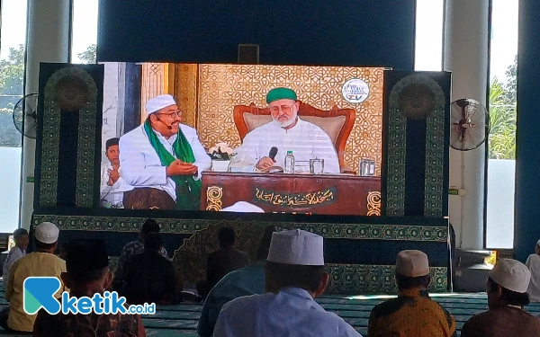 Foto Kajian Tafsir Al-Jaelani dipimpin oleh Syeikh Muhammad Fadhil Al-Jaelani, Jumat (19/7/2024). (Foto: Khaesar/Ketik.co.id)