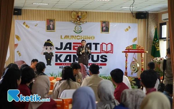 Foto Kajari Sleman Bambang Yunianto saat memaparkan hasil inovasinya program Jabat Kampus pada audiens. (Foto: Kejari Sleman/Ketik.co.id)