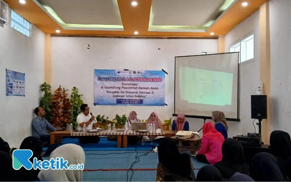 Foto Kasatreskrim Polres Sampang saat memberikan materi di acara sosialisasi Korpri PC PMII Sampang