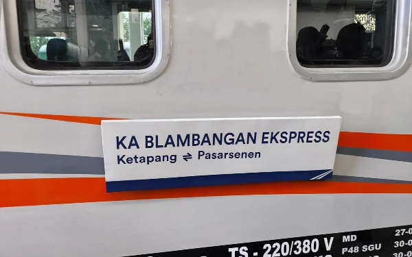 Foto Potret KA Blambangan Ekspres saat di Surabaya. (Foto: Humas Daop 8 Surabaya)