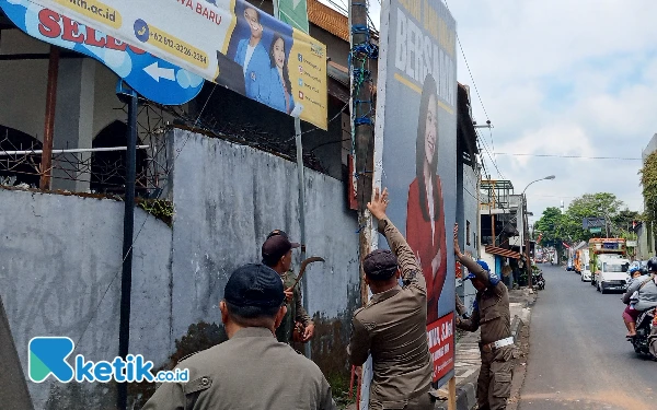 Thumbnail Berita - Banner Langgar Perwali Kota Batu Ditertibkan Satpol PP