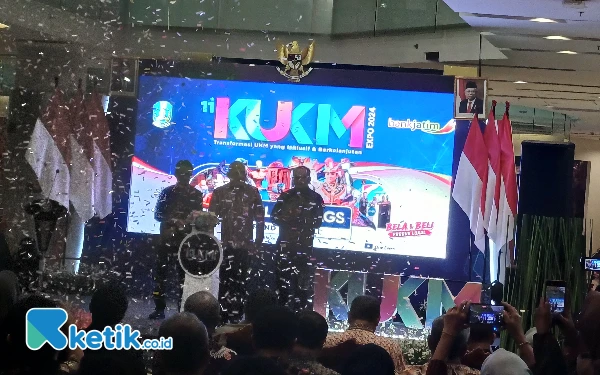 Foto Pemaran UMKM yang digelar di Grand City Surabaya dibuka Asisten II bidang Perekonomian Pemprov Jatim Joko Irianto, Rabu (31/7/2024). (Foto: Khaesar/Ketik.co.id)