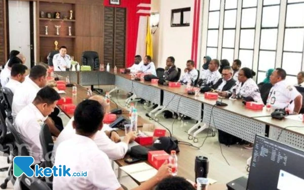 Bupati Kaimana Freddy Thie Pastikan Pembayaran TPP Guru Bersertifikasi di Tahun Anggaran 2025