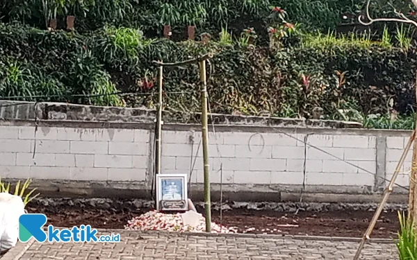 Foto Makam Baru Edy Rumpoko di Jalan Sakura Desa Pesanggrahan Kecamatan/Kota Batu. (Foto: Sholeh/Ketik.co.id)