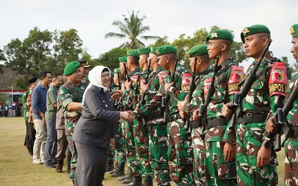 Thumbnail Pj Bupati Lumajang Sambut Kepulangan Prajurit TNI dari Papua