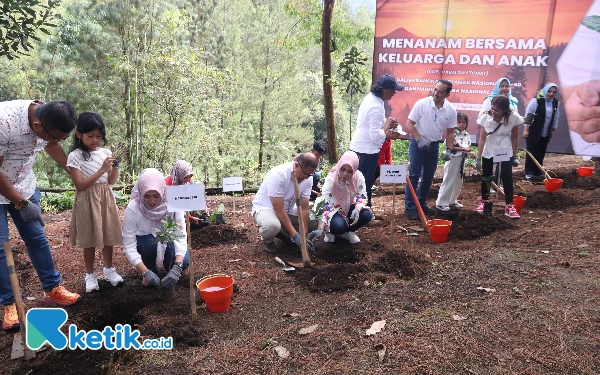 Thumbnail Komitmen Agroforestry, Pj Wali Kota Tanam Kopi Bersama Forkopimda di Coban Talun