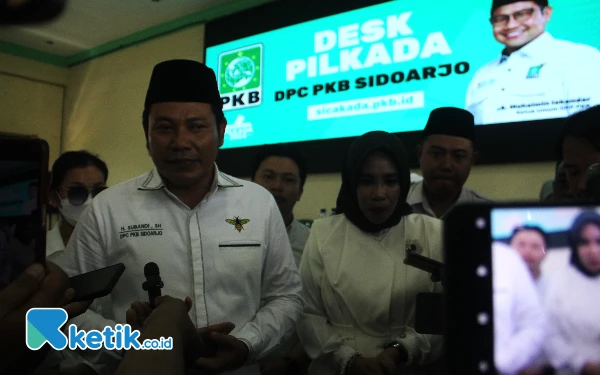 Foto H Subandi dan Hj Mimik Idayana saat mendaftar ke Desk Pilkada DPC PKB Sidoarjo pada 29 April lalu. (Foto: Fathur Roziq/Ketik.co.id)