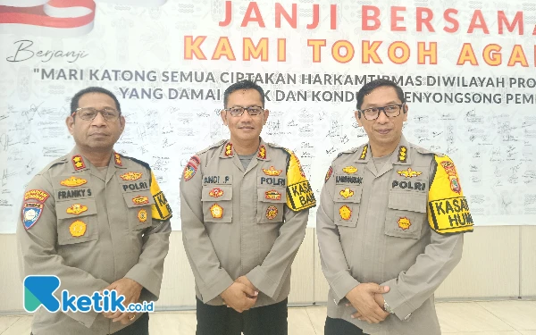 Foto Foto sebelum memberikan keterangan kepada awal media, dari kiri  AKBP Franky Samuel Lapulalan, AKBP Andy Prihastomo, Kombes Pol Robertus A. Pandiagan. (Foto: Zaid Kilwo/Ketik.co.id)