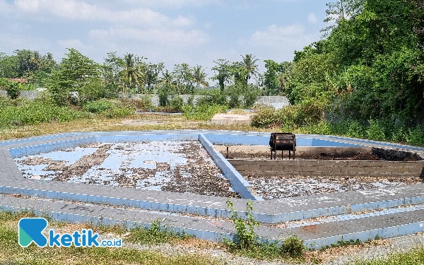 Foto Kondisi kolam renang segi delapan terkini. Selasa (6/8/2024). (Foto: Fajar Rianto/Ketik.co.id)