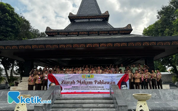 Foto Kwarda Jatim bersama Kwarcab Kota Blitar foto bersama usai Ziarah Makam Bung Karno (Foto: Naufal/Ketik.co.id)