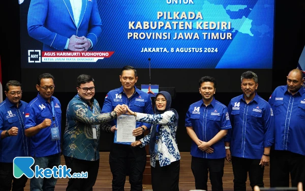 Thumbnail Berita - Pasangan Dhito-Dewi Kembali Maju di Pilkada 2024