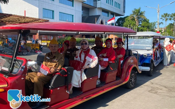 Foto Tur Wagon yang ada di Kota Lama Surabaya. (Foto: Shinta Miranda/Ketik.co.id)