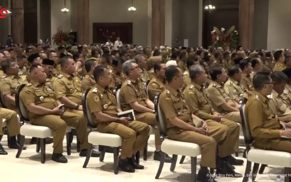 Foto Kepala daerah seluruh Indonesia yang hadir di Pengarahan Presiden bertempat di IKN. (Foto: Tangkapan Layar Youtube Sekretariat Presiden)