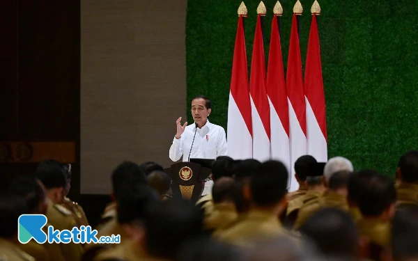 Foto Presiden Jokowi saat memberi sambutan (Foto Alif For Ketik.co.id)