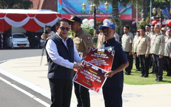 Peringati HUT RI, Pj Gubernur Jatim Adhy Karyono Beri Penghargaan pada Perintis Kemerdekaan