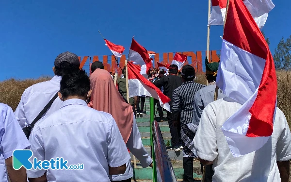 Thumbnail Ekspedisi Merah Putih di Kawah Wurung, 3 Ribu Orang Bawa Bendera Membentuk Formasi 79