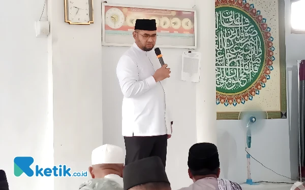 Thumbnail Jumatan Bersama Warga Desa Gandasuli, Bupati Halsel Sosialisasikan Pemilukada Damai