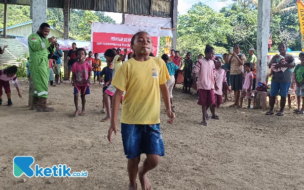 Foto Lomba Balap Kelereng yang diukti oleh anak-anak kampung Maibo. (Foto: Zaid Kilwo/Ketik.co.id)