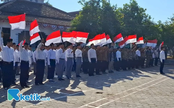 Foto Ratusan eks Jamaah Islamiya berikrar setia kepada NKRI saat Upacara HUT RI ke 79/ foto : ketik. co. Id