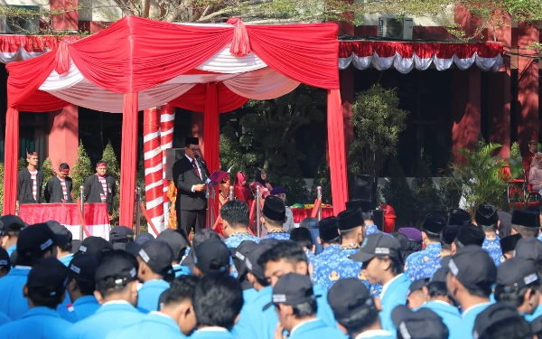 Foto Upacara peringatan HUT RI ke-79 dipimpin oleh Direktur Polije Saiful Anwar (17/8/2024) (Foto: Humas Polije)