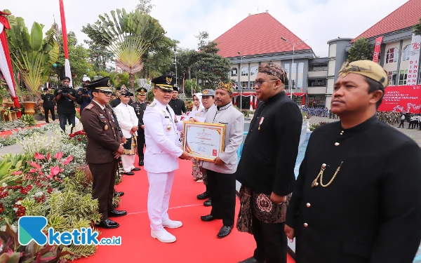 Upacara Peringatan HUT RI di Kota Batu Dirangkai Dengan Penyerahan Penghargaan