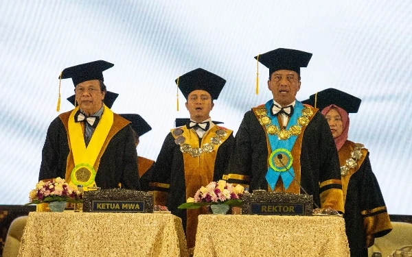 Thumbnail Berita - Rektor Unesa Tekankan Pentingnya Karakter dan Integritas dalam Wisuda ke-111