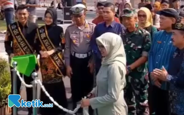 Bupati Mak Rini Buka Pesta Rakyat Memeriahkan Hari Jadi ke-700 Kabupaten Blitar