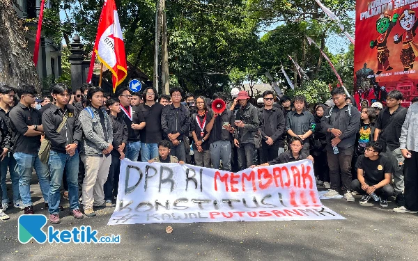 Mahasiswa Kota Malang Demo Imbas Anulir Putusan MK, Sebut DPR Habisi Reformasi!