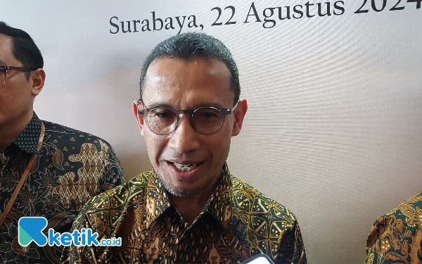 Foto Dedy Patria saat memberika keterangan kepada awak media. (Foto: Husni Habib /Ketik.co.id)