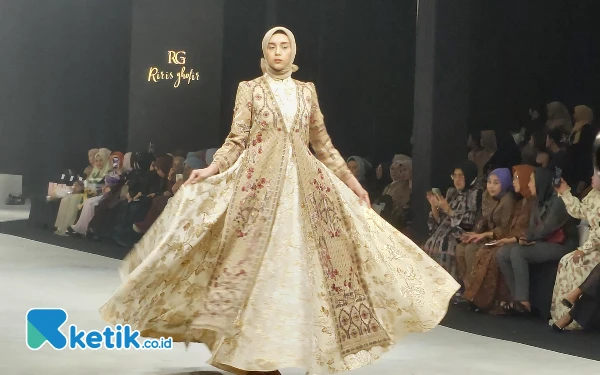 Thumbnail Berita - Teknologi Bertemu Fashion: Surabaya Fashion Parade 2024 Hadirkan Karya Bertema AVANTECH