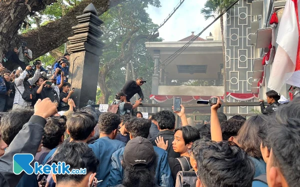 Thumbnail Besok Anggota Dewan Dilantik, Jadi Alasan Demonstran Tidak Dapat Masuk Ke Gedung DPRD Kota Malang