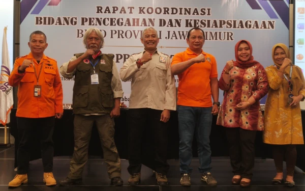 Foto Foto bersama perwakilan  BPBD, SRPB Jatim dan RRI Surabaya.  (foto : Sutejo /ketik.co.id)