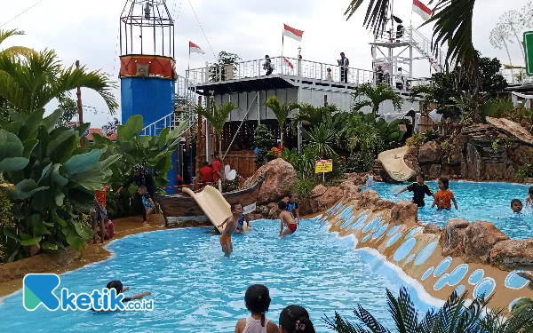 Foto Kolam renang anak D'Kopi Sabin Desa Sumbergondo Kecamatan Bumiaji Kota Batu. (Foto: Sholeh/Ketik.co.id)