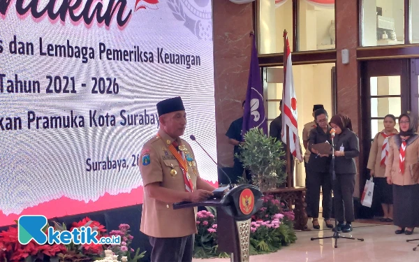 Foto Ketua Kwarda Gerakan Pramuka Jawa Timur, Arum Sabil saat memberikan pengarahan kepada pengurus baru Kwarcab Gerakan Pramuka Surabaya. (Foto: Husni Habib /Ketik.co.id)