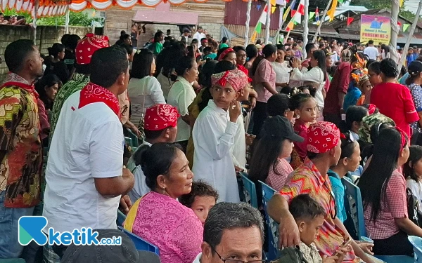 Foto Antusias Jemaat GPM dan Warga Seputar desa Tomori Bacan (Foto Mursal Bahtiar)