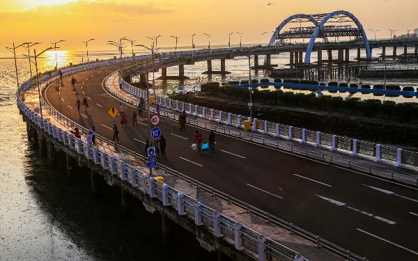 Rute JLLT Surabaya Dialihkan ke Pantai Timur untuk Kurangi Biaya Pembangunan