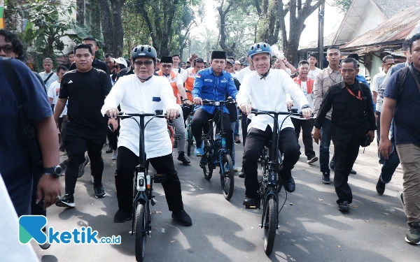 Bersepeda ke KPU Kota Palembang, Paslon Yudha-Bahar Jadi Pendaftar Pertama