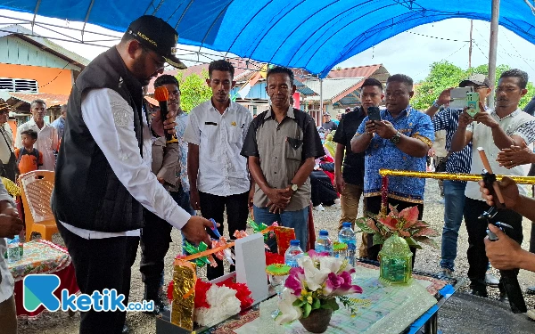 Foto Bupati saat melaunching Starlink (Foto Mursal Bahtiar)