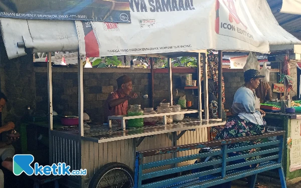 Foto Penampakan kios es Campur Mbah Said. (Foto: Sholeh/Ketik.co.id)