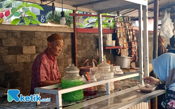 Thumbnail Berita - Segarnya Es Campur Mbah Said yang Legendaris di Kota Batu Sejak 70 Tahun Lalu