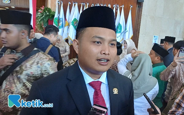 Foto Bima Rafsanjani saat diwawancarai menjadi anggota Dewan Jatim termuda, Sabtu, 31 Agustus 2024. (Foto: Khaesar/Ketik.co.id)