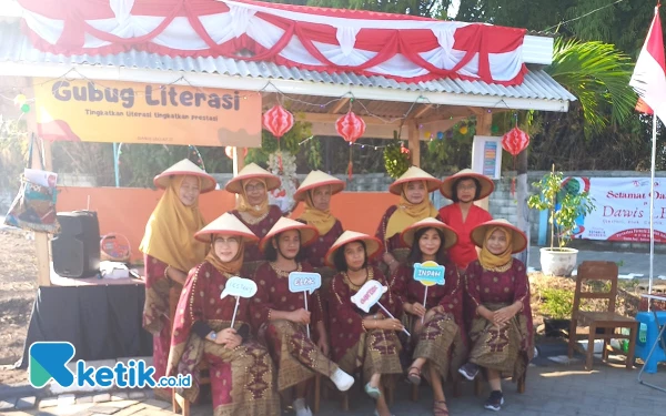 Foto Ibu-ibu pelopor Gubuk Literasi, Sabtu, 31 Agustus 2024. (Foto: Khaesar/Ketik.co.id)