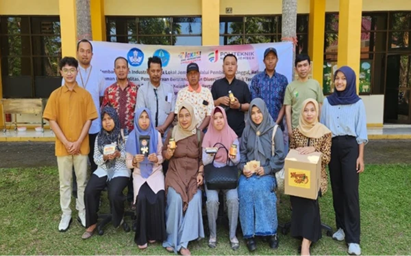 Foto Petani mangga lokal, Kecamatan Wuluhan mengikuti pelatihan pengolahan mangga menjadi banyak variasi produk (2/9/2024) (Foto: Humas Polije)